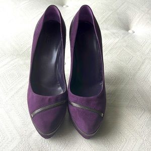 Gucci shoes size 39 never worn. Purple suede.